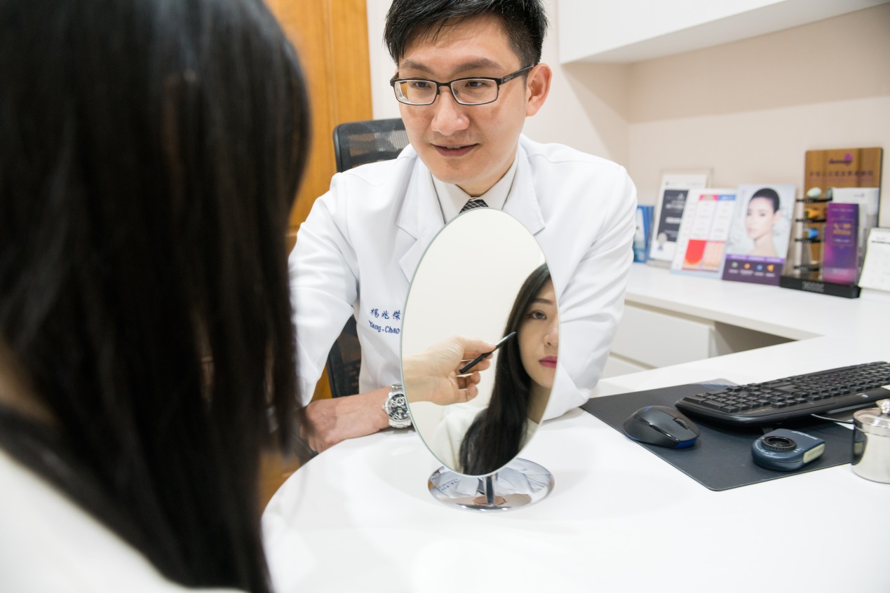 辰星皮膚專科診所院長楊兆傑醫師表示：隨著科技進步，抗老醫美保養能帶來的效果越來越好